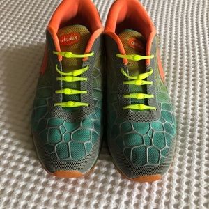 One Mix Men’s Running Shoes.